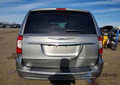 2016 Chrysler Town & Country Touring z USA, uszkodzony, nr VIN 2C4RC1BG3GR287381